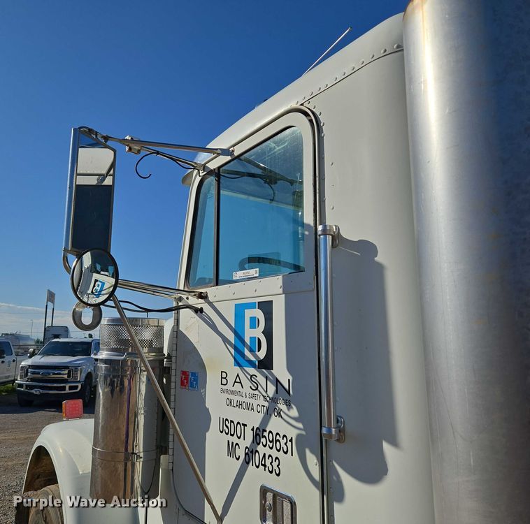 image for item EU3752 2000 Freightliner MB70 semi truck