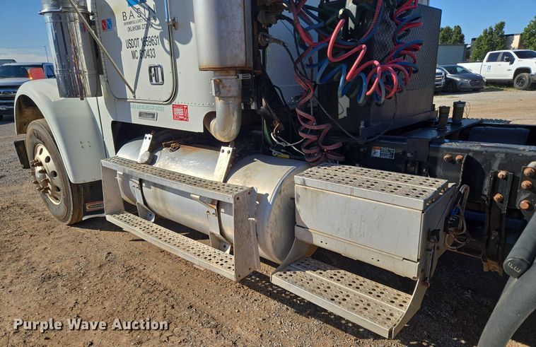 image for item EU3752 2000 Freightliner MB70 semi truck