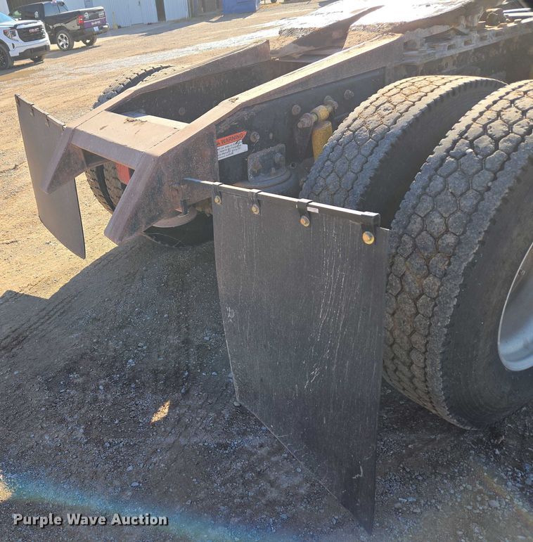 image for item EU3752 2000 Freightliner MB70 semi truck