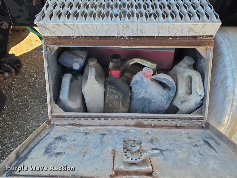 image for item EU3752 2000 Freightliner MB70 semi truck