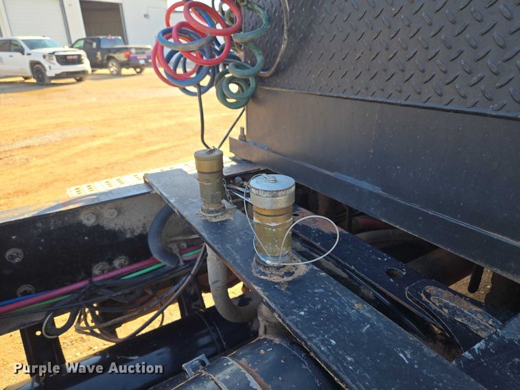 image for item EU3752 2000 Freightliner MB70 semi truck