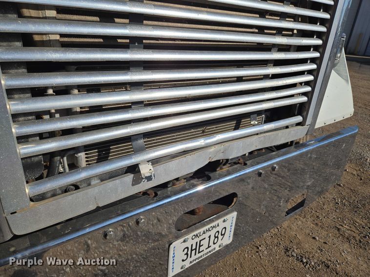 image for item EU3752 2000 Freightliner MB70 semi truck