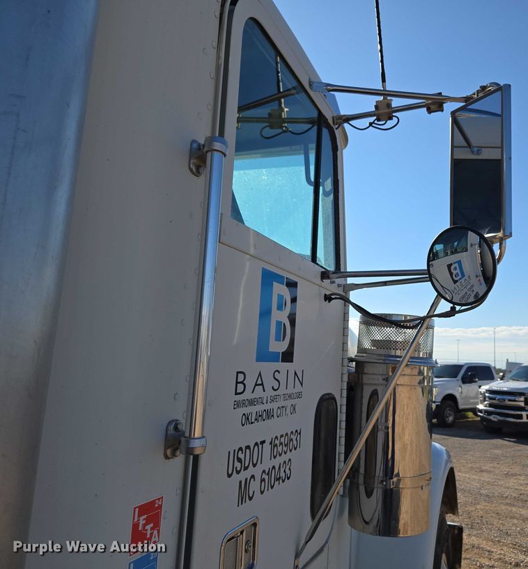 image for item EU3752 2000 Freightliner MB70 semi truck