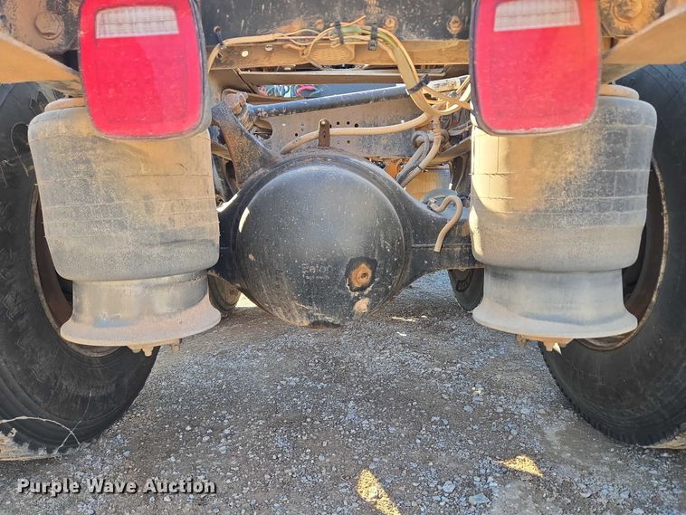 image for item EU3752 2000 Freightliner MB70 semi truck