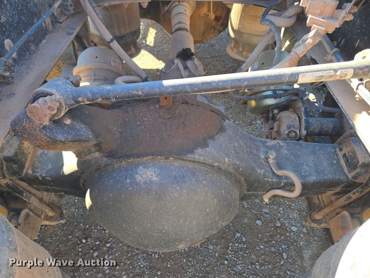 image for item EU3752 2000 Freightliner MB70 semi truck