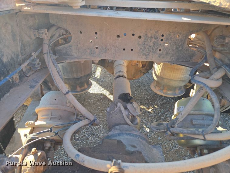 image for item EU3752 2000 Freightliner MB70 semi truck