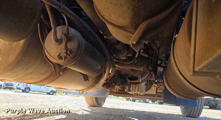 image for item EU3752 2000 Freightliner MB70 semi truck