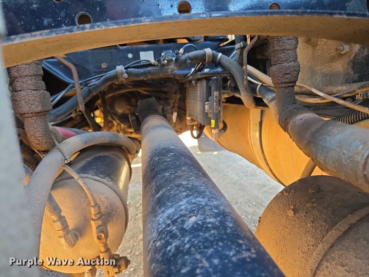 image for item EU3752 2000 Freightliner MB70 semi truck