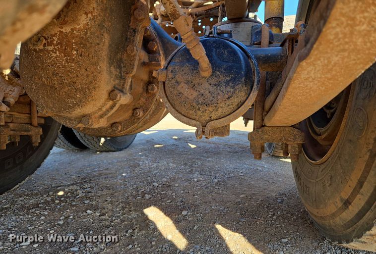 image for item EU3752 2000 Freightliner MB70 semi truck