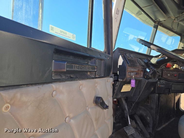 image for item EU3752 2000 Freightliner MB70 semi truck