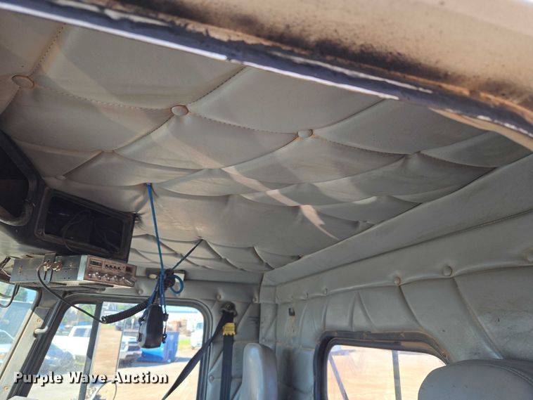 image for item EU3752 2000 Freightliner MB70 semi truck