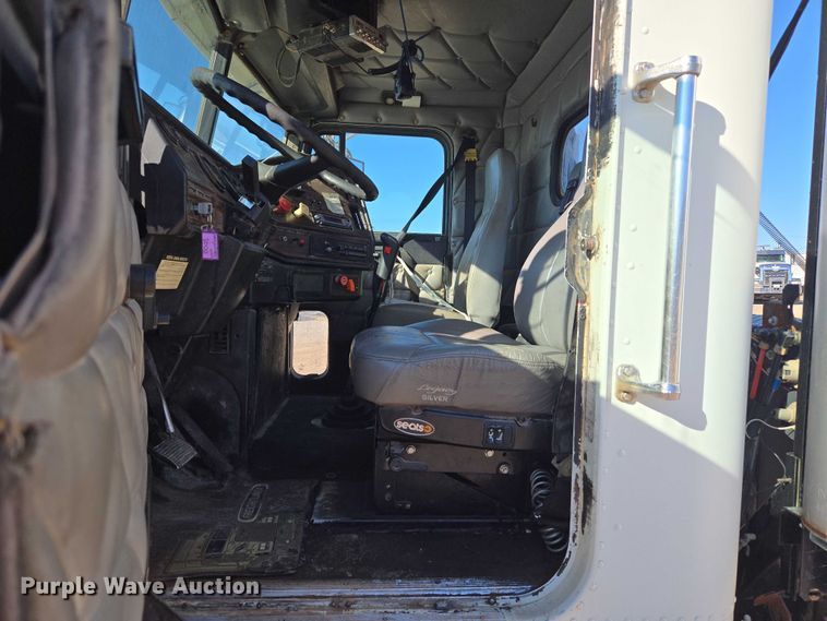 image for item EU3752 2000 Freightliner MB70 semi truck