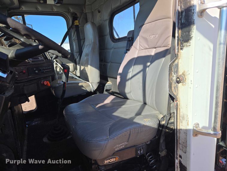 image for item EU3752 2000 Freightliner MB70 semi truck