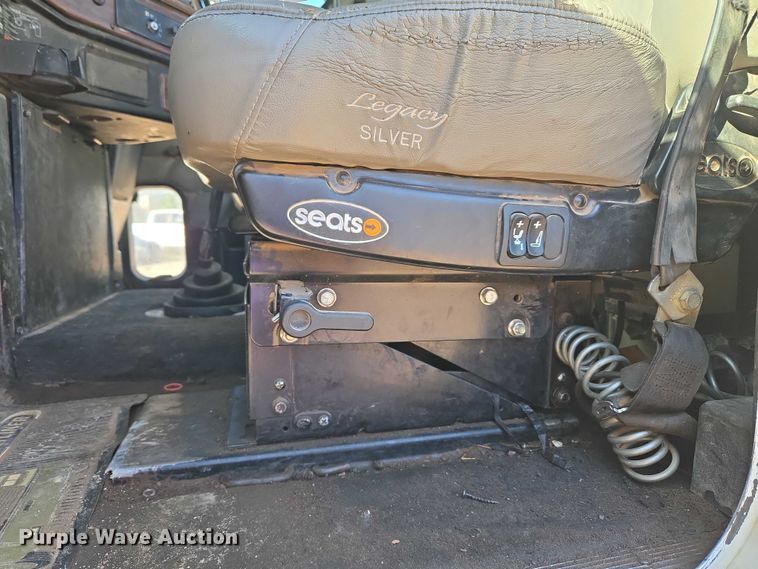 image for item EU3752 2000 Freightliner MB70 semi truck