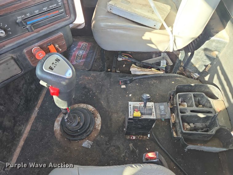 image for item EU3752 2000 Freightliner MB70 semi truck