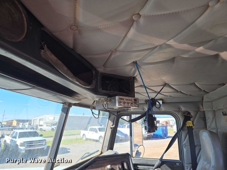 image for item EU3752 2000 Freightliner MB70 semi truck