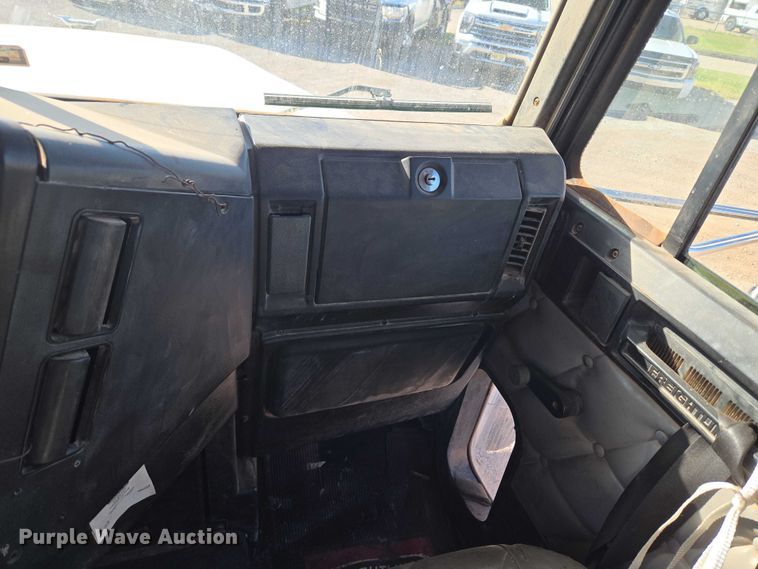 image for item EU3752 2000 Freightliner MB70 semi truck