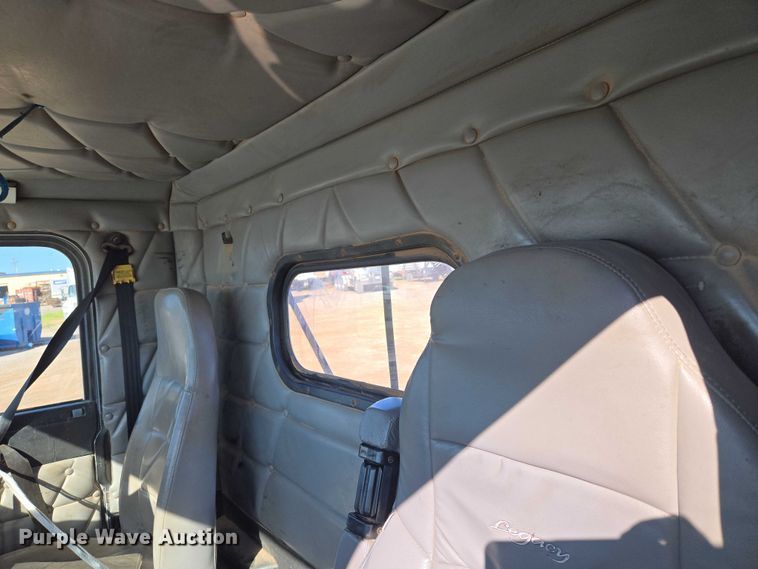 image for item EU3752 2000 Freightliner MB70 semi truck