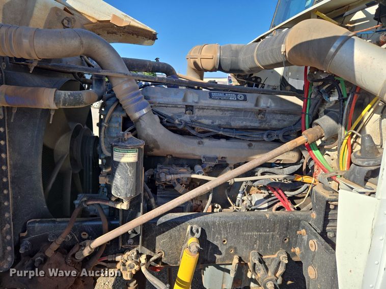 image for item EU3752 2000 Freightliner MB70 semi truck