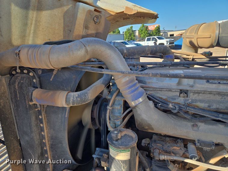 image for item EU3752 2000 Freightliner MB70 semi truck