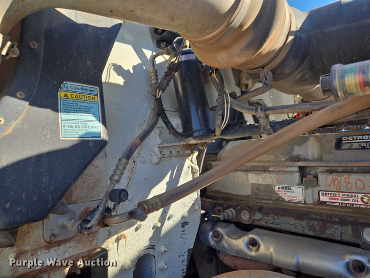 image for item EU3752 2000 Freightliner MB70 semi truck