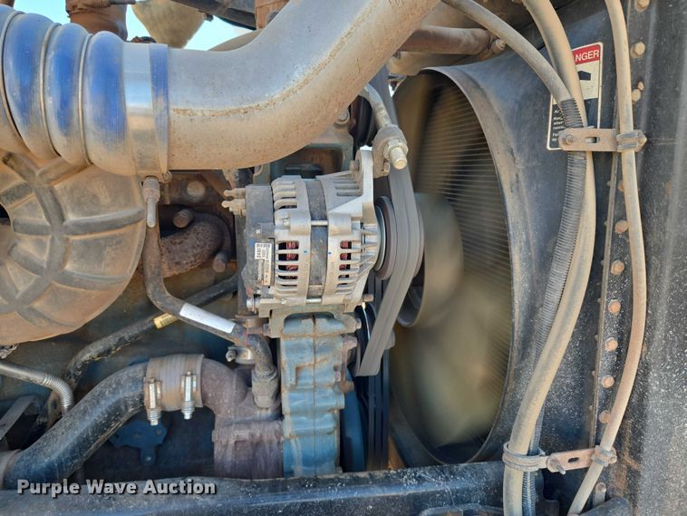 image for item EU3752 2000 Freightliner MB70 semi truck