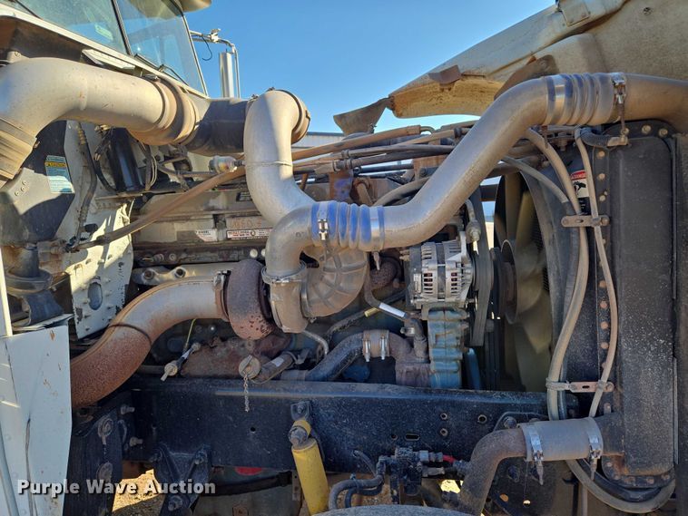 image for item EU3752 2000 Freightliner MB70 semi truck