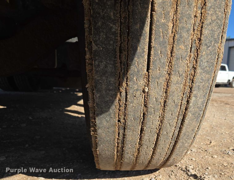 image for item EU3752 2000 Freightliner MB70 semi truck