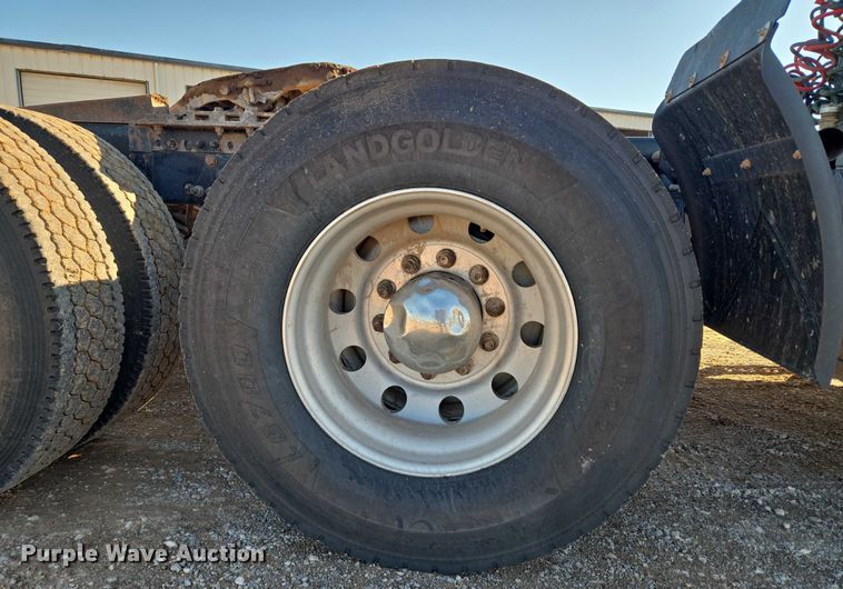 image for item EU3752 2000 Freightliner MB70 semi truck