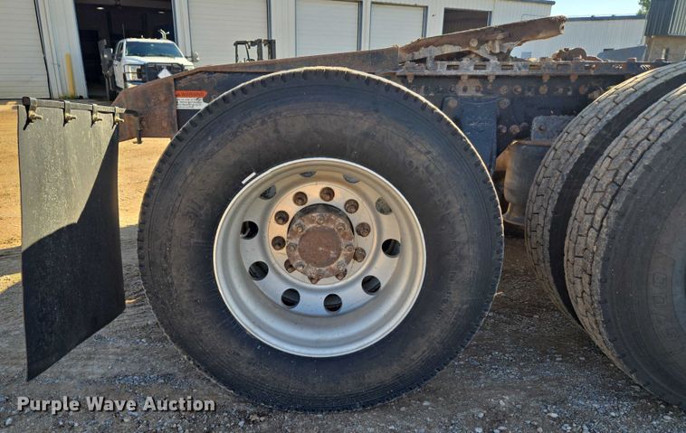 image for item EU3752 2000 Freightliner MB70 semi truck