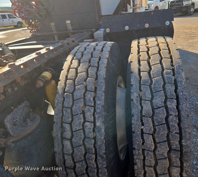 image for item EU3752 2000 Freightliner MB70 semi truck