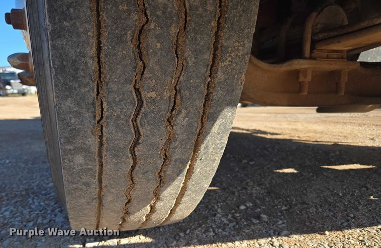 image for item EU3752 2000 Freightliner MB70 semi truck