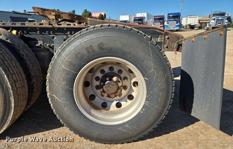 image for item EU3752 2000 Freightliner MB70 semi truck