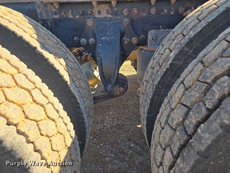 image for item EU3752 2000 Freightliner MB70 semi truck