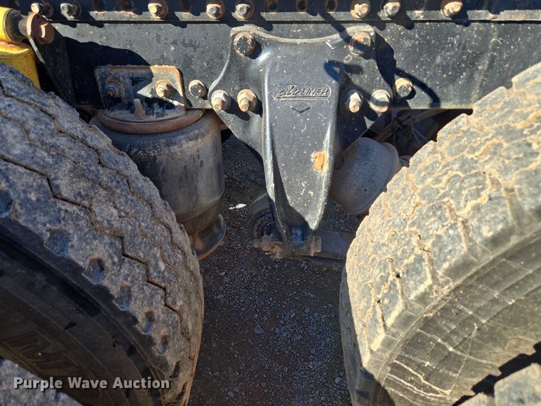 image for item EU3752 2000 Freightliner MB70 semi truck