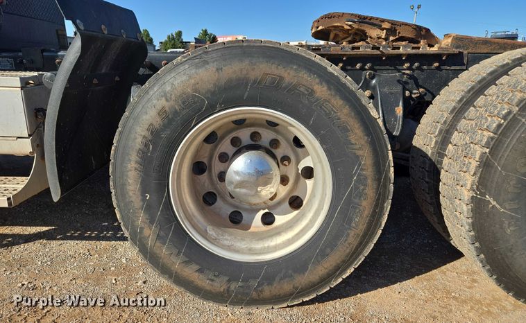 image for item EU3752 2000 Freightliner MB70 semi truck