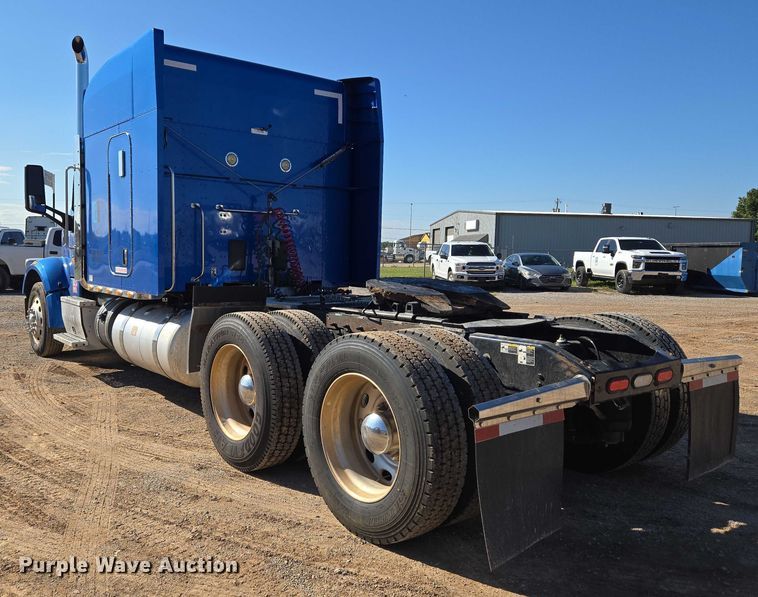 image for item EU3754 2019 Peterbilt 567 semi truck
