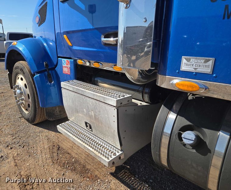 image for item EU3754 2019 Peterbilt 567 semi truck