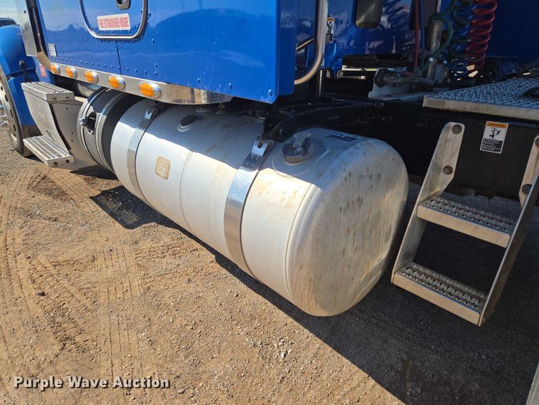 image for item EU3754 2019 Peterbilt 567 semi truck