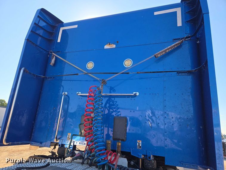 image for item EU3754 2019 Peterbilt 567 semi truck