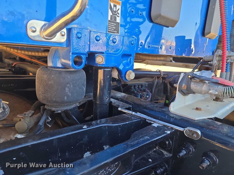 image for item EU3754 2019 Peterbilt 567 semi truck