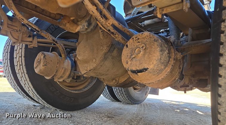 image for item EU3754 2019 Peterbilt 567 semi truck