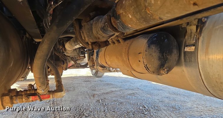 image for item EU3754 2019 Peterbilt 567 semi truck