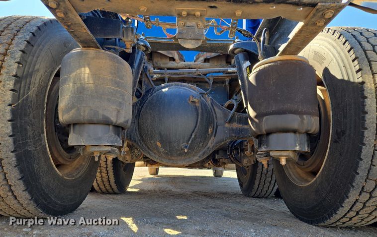 image for item EU3754 2019 Peterbilt 567 semi truck