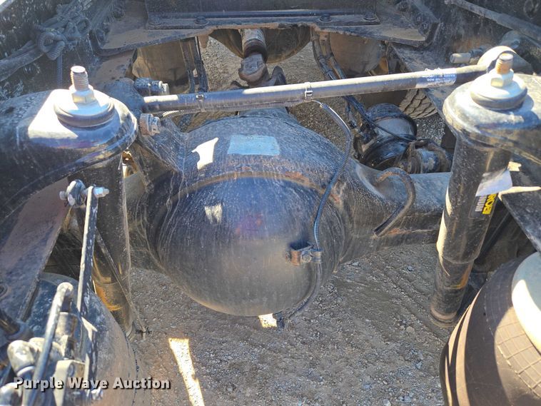 image for item EU3754 2019 Peterbilt 567 semi truck