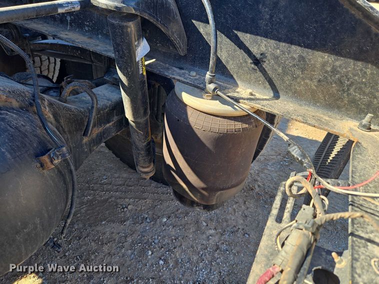 image for item EU3754 2019 Peterbilt 567 semi truck