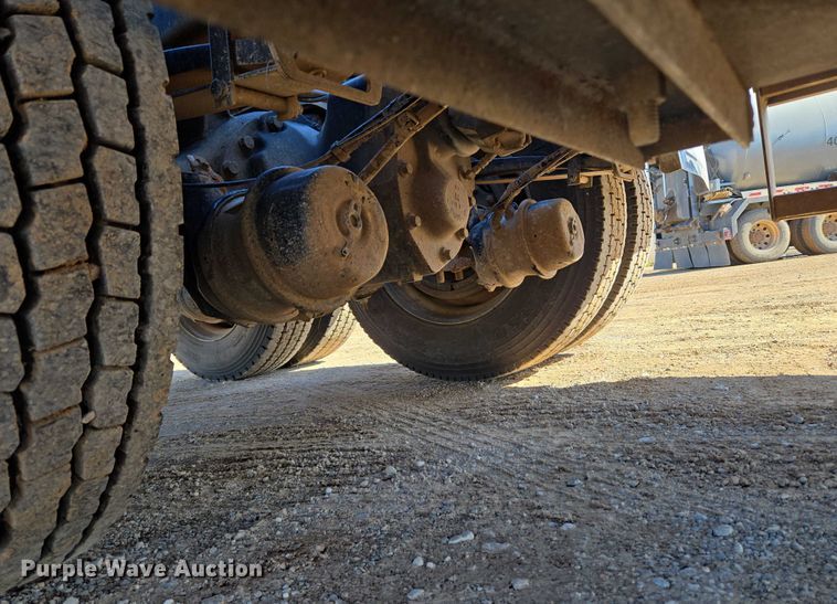 image for item EU3754 2019 Peterbilt 567 semi truck