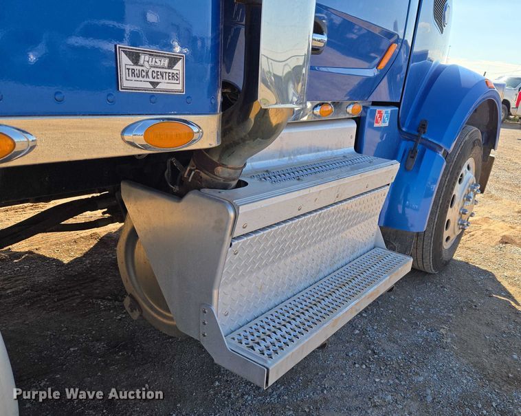 image for item EU3754 2019 Peterbilt 567 semi truck