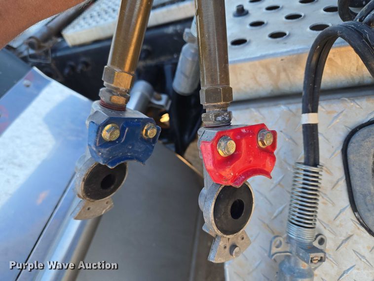 image for item EU3754 2019 Peterbilt 567 semi truck