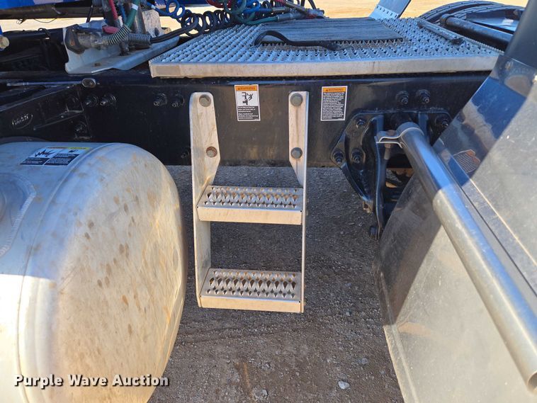 image for item EU3754 2019 Peterbilt 567 semi truck